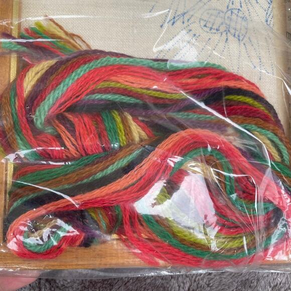 Vintage Crewel Embroidery Kit Red Cardinals Picture NOS Pinecone 1960s Hiawatha - Picture 7 of 12